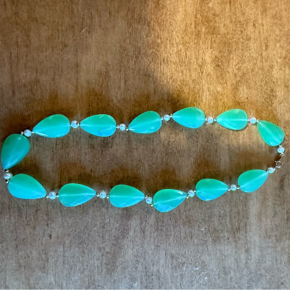 Elegant Green Teardrop Necklace